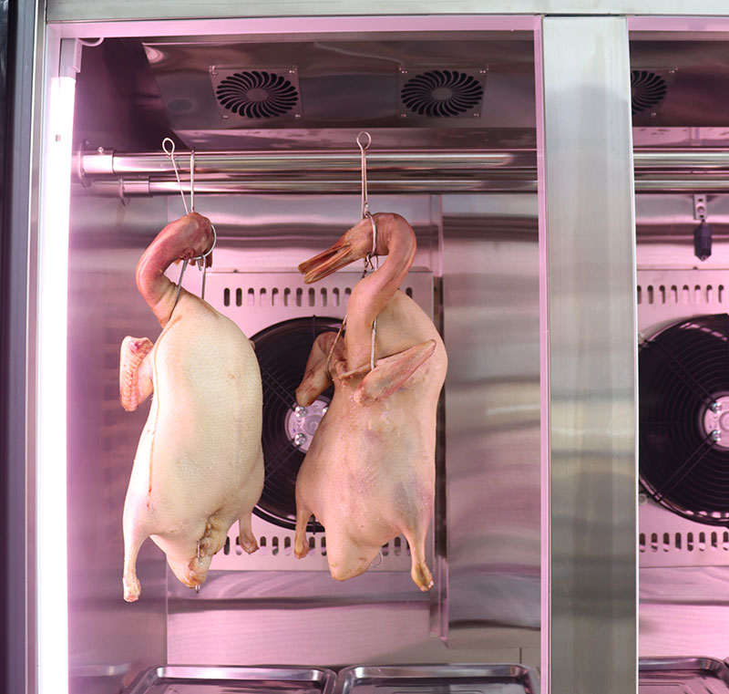 想讓烤鴨的表皮松脆可口？你需要一臺智能晾胚柜！