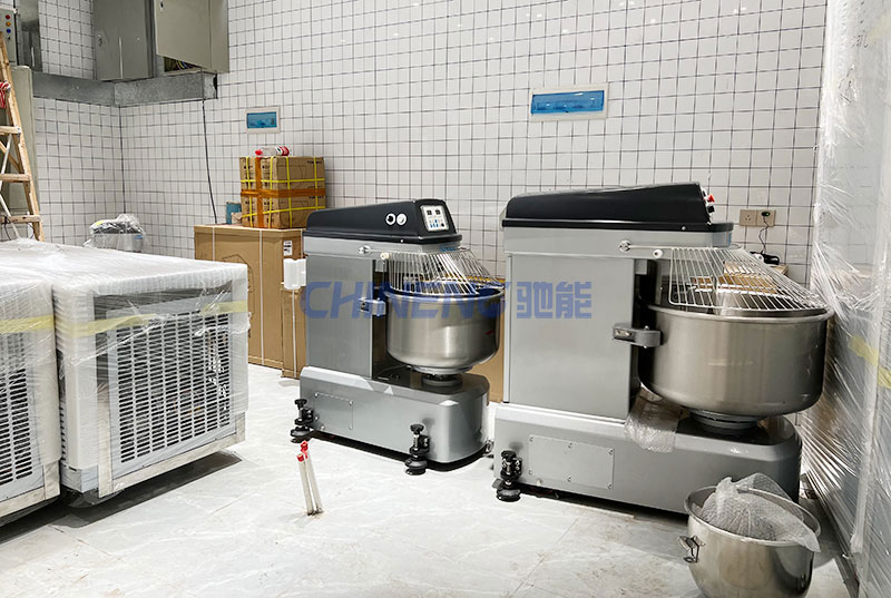 左倫蛋糕店烘焙廚房面點間